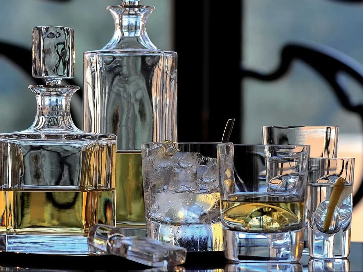 Bottiglia vodka Manhattan con tappo