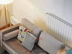 Lampada da terra Unelma legno naturale e tessuto bianco