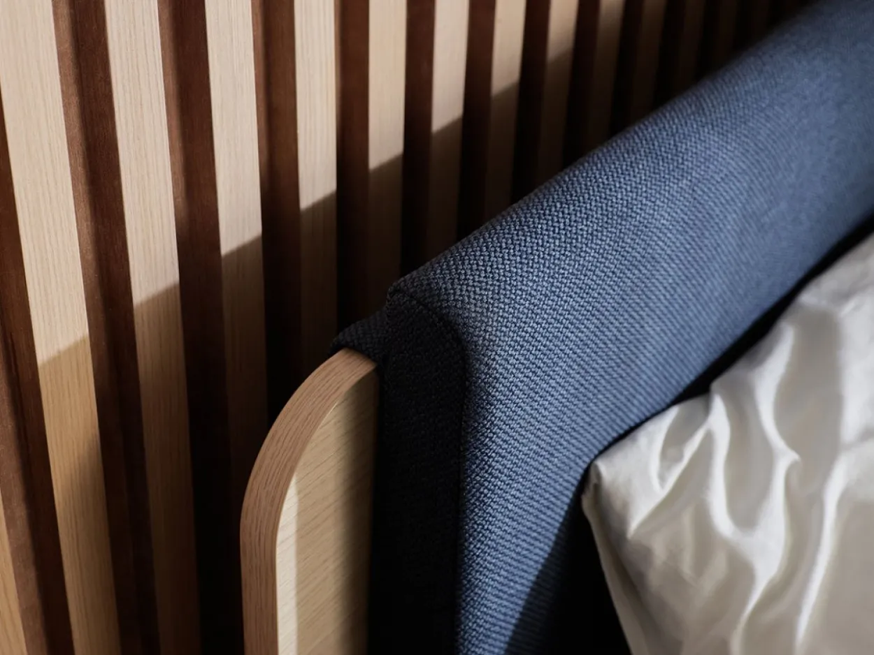Letto con testata dritta con doghe in legno su nastro 120x200 OMM
