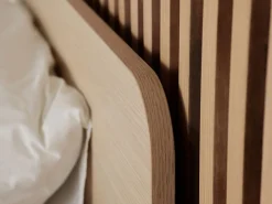 Letto con testata dritta con doghe in legno su nastro 120x200 OMM