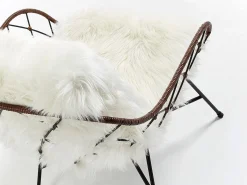 Poltrona Clara metallo nero e rattan
