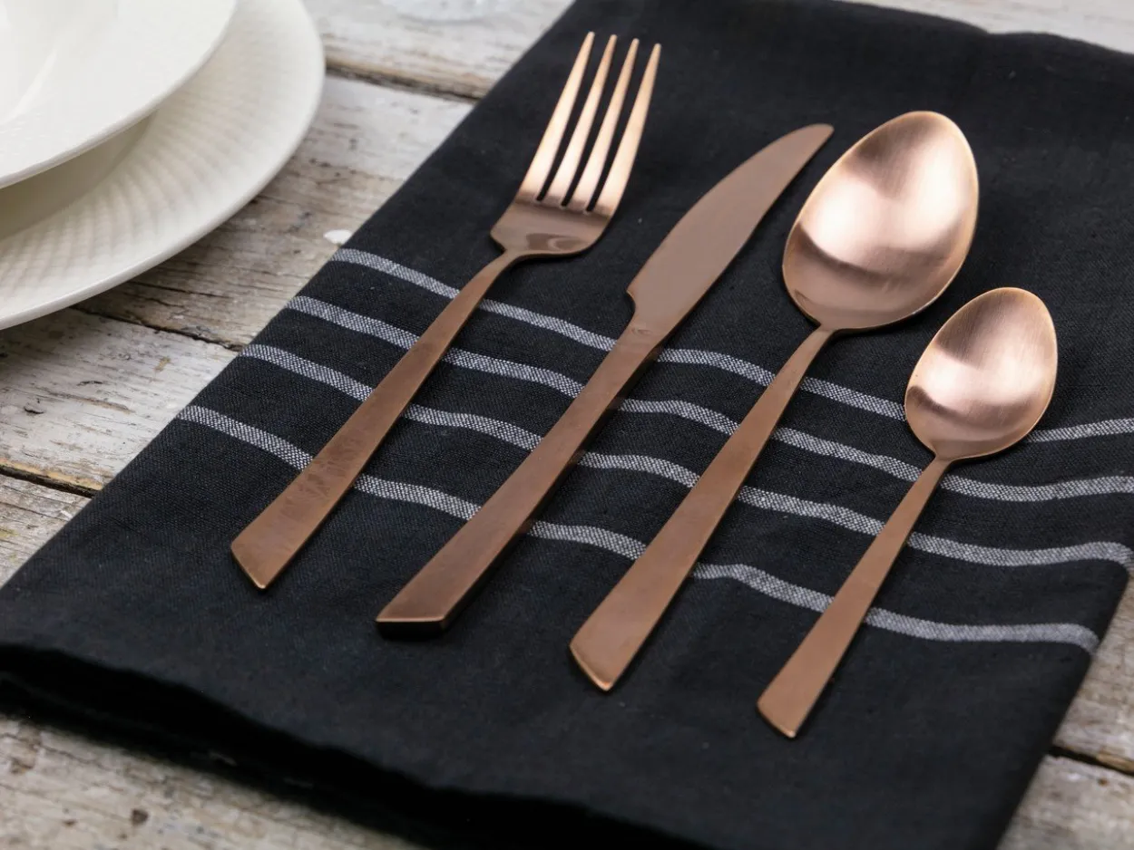 Set posate Cut 24 pezzi in acciaio copper opaco