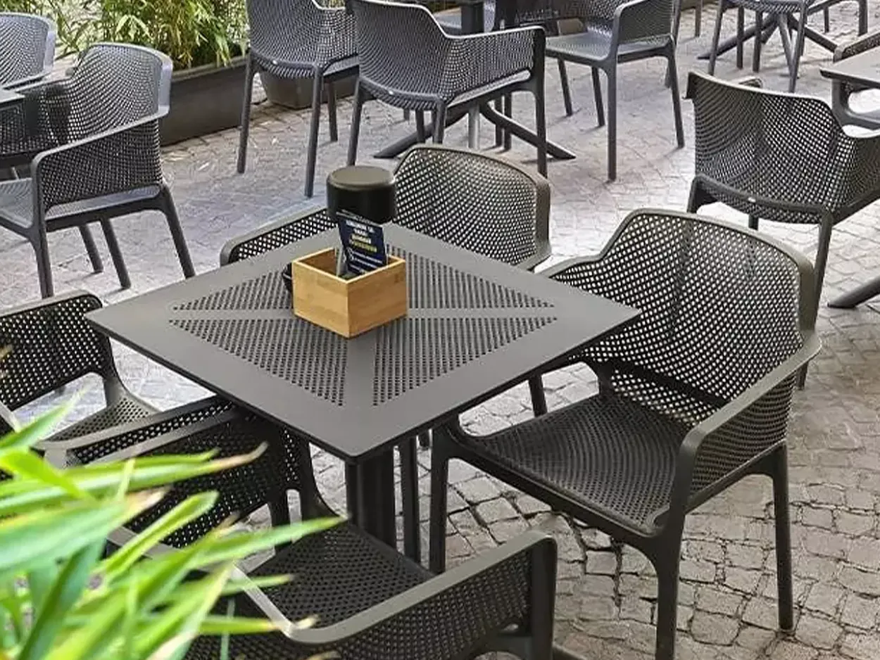 Set tavolo Clipx 70 con 4 sedie Net