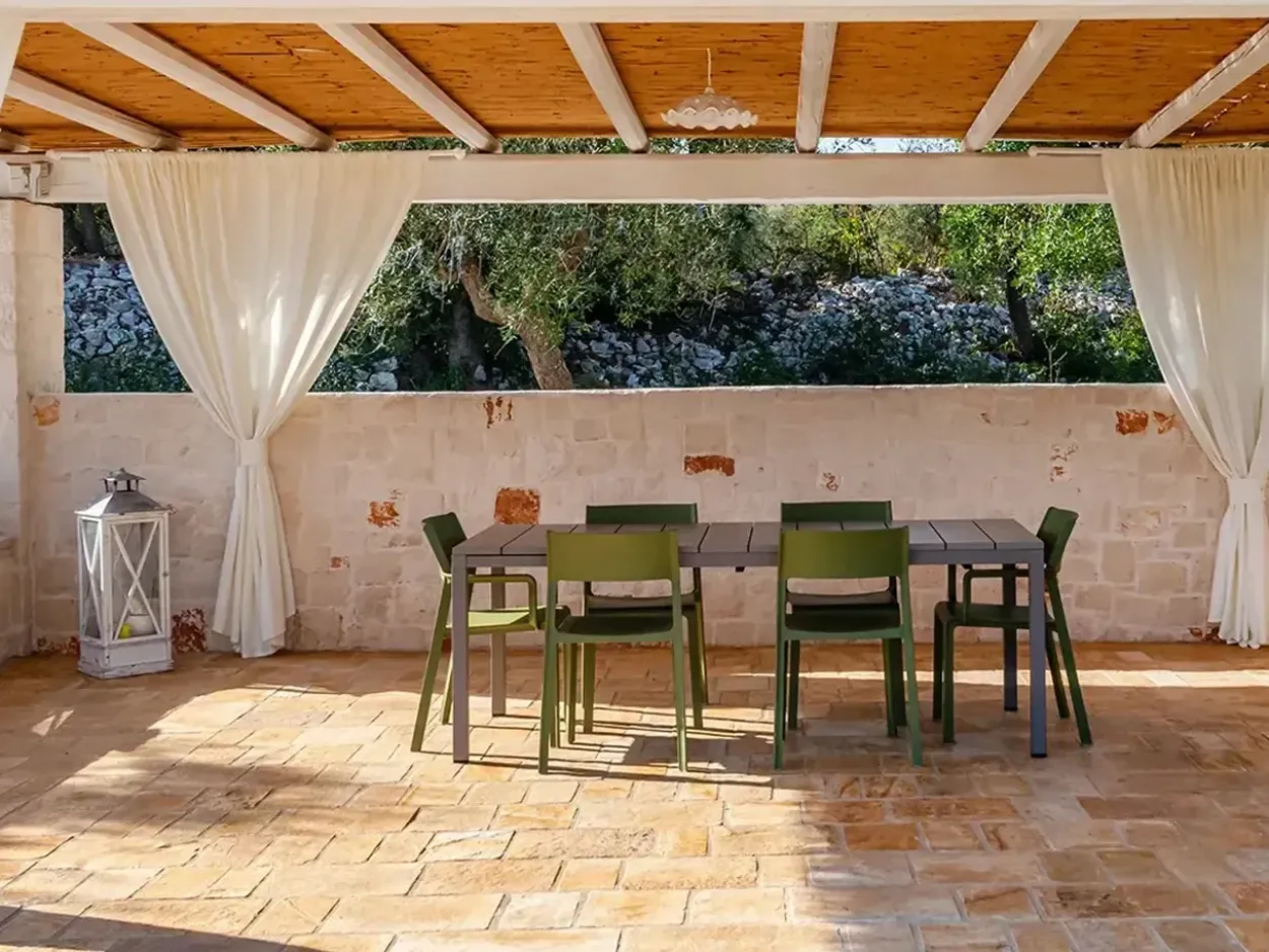 Set tavolo Rio 140/210 con 6 sedie Trill con braccioli